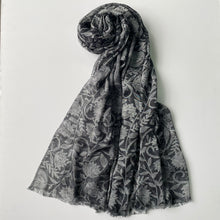 画像をギャラリービューアに読み込む, Silk "double-sided" stole "SARASA & YOROKE" black