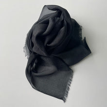 画像をギャラリービューアに読み込む, Silk "double-sided" scarf "SAMEH KOMON & ASANOHA" black