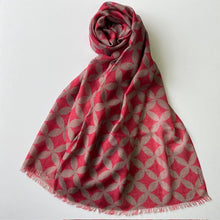 画像をギャラリービューアに読み込む, Silk cashmere stole "SHIPPO" red & beige