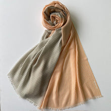 画像をギャラリービューアに読み込む, Silk cashmere stole "DAIMYO-JIMA" orange & gray