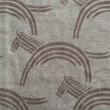 画像をギャラリービューアに読み込む, Silk cashmere stole "HIDARIUMA" brown & beige