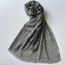 画像をギャラリービューアに読み込む, Silk stole "SAKURA HANABIRA" black