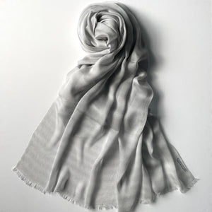 Silk stole "YOROKE" light gray