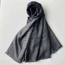 画像をギャラリービューアに読み込む, Silk &quot;double-sided&quot; stole &quot;SAMEH KOMON &amp; YOROKE&quot; black
