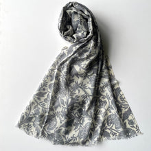 画像をギャラリービューアに読み込む, Silk stole &quot;SARASA&quot; navy
