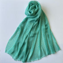 画像をギャラリービューアに読み込む, Silk stole &quot;SAKURA HANABIRA&quot; yellow &amp; light green
