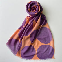 Load image into Gallery viewer, Silk cashmere stole &quot;TOH-SHI MIZUTAMA&quot; purple &amp; sermon pink
