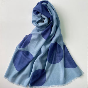 Silk cashmere stole "MIZUTAMA" light and navy blue